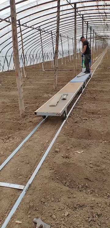 嘉祥县农用蔬菜大棚轨道车电动遥控搬运铁路运输车果园平板大棚车轨道