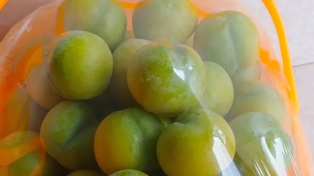 镇宁县李子界的爱马仕-六马蜂糖李-舌尖上的美味果甜汁多