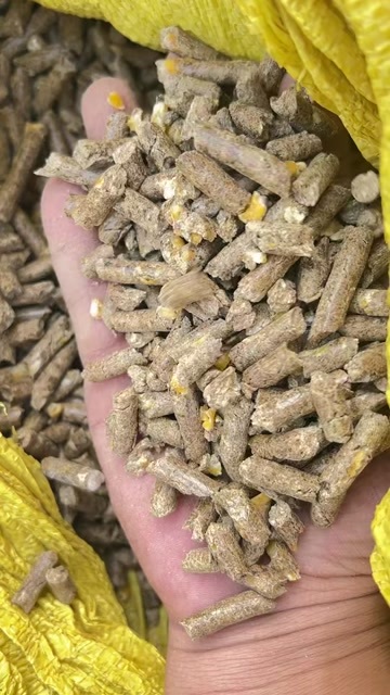 延津县花生秧加玉米熟化颗粒料，牛羊马驴鸡鸭鹅养殖低价料，增肥育肥！