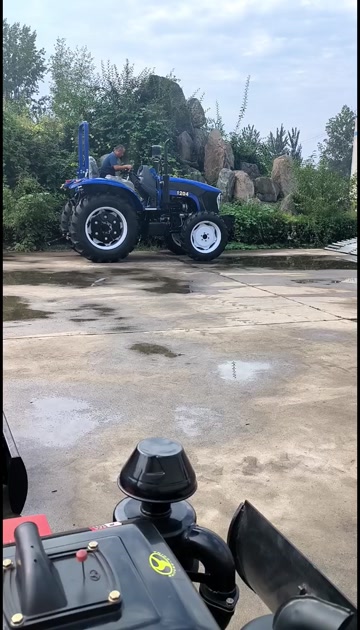 1204四驱拖拉机，120马力农用拖拉机耕地犁地整地拖拉机