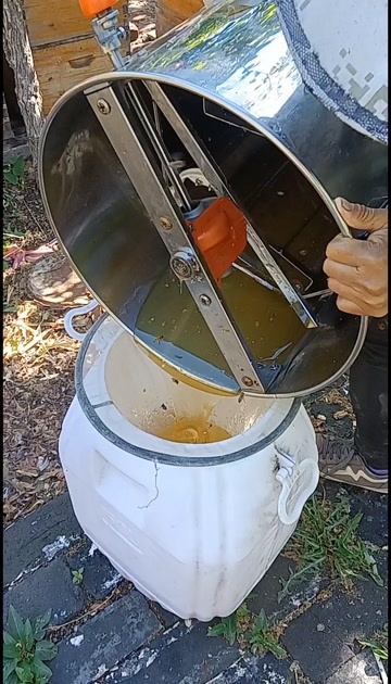兴隆县自产蜂王浆蜂蜜本场证照齐全从业时间长，地理环境优越，物美价廉