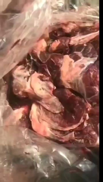 包头这一款牛肉是有杂质的，杂质主要由牛肠、牛肚、牛油、牛肝、牛肺