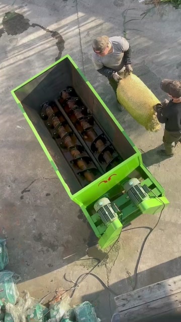 菏泽TMR全日粮饲料搅拌机干湿两用牛羊草料粉碎搅拌机混合一体机