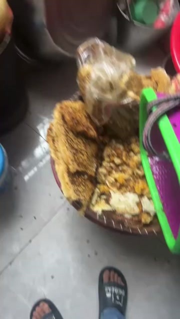 田林县野生纯土蜂蜜，有几百斤，有需要的联系我