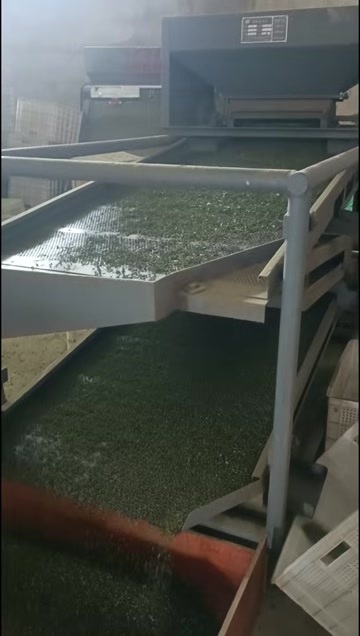 刚产新花椒，颗颗香颗颗麻