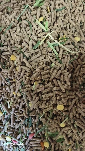 新乐市兔子料: 玉米压片  脱水胡萝卜 麸皮 木须草 杂粮片