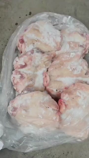 青岛品名: 肥猪无耳头规格:  抄码  单个3-5斤