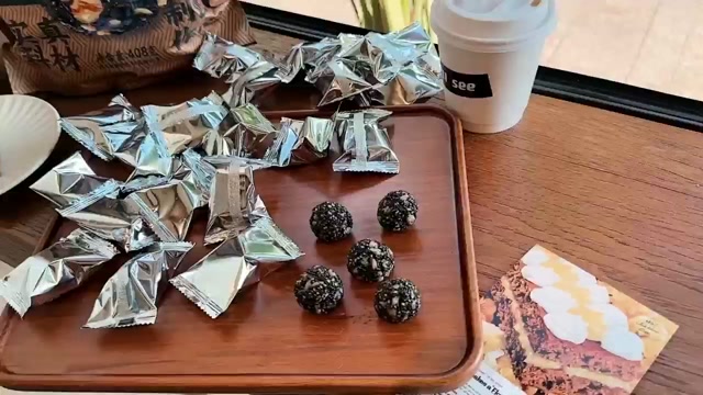 岳记磨方核桃芝麻丸！配料表干净，真材实料看得见！